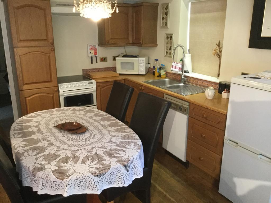 Homestead B&Bバージェス・ヒル エクステリア 写真